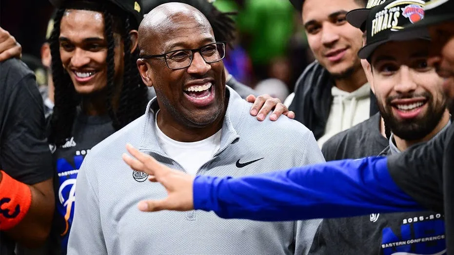 Knicks Coach Dons ’10 Weeks’ Shirt, Referencing Owner’s Unique Pre-Playoff Plea