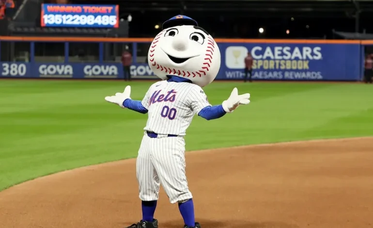 Mets Mascot’s Joyful Dance Contrasts Team’s Dire Season