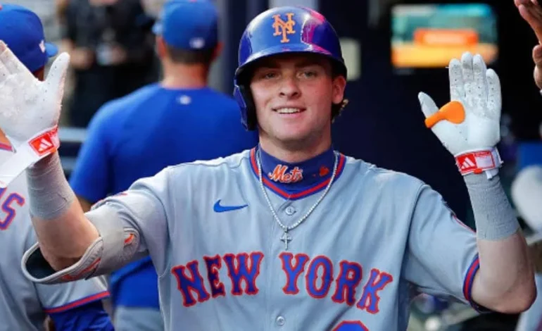 Royals’ Bizarre 3-Error Play Gifts Mets 3 Runs