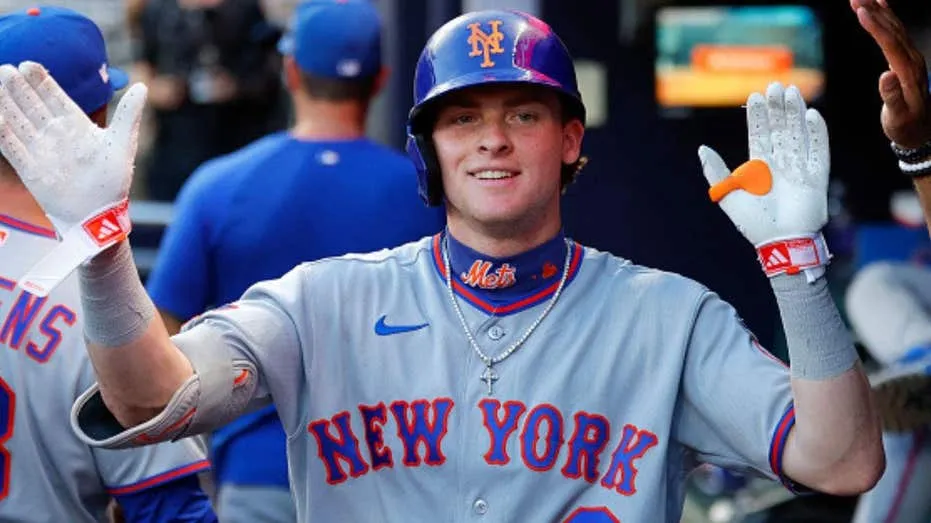 Royals’ Bizarre 3-Error Play Gifts Mets 3 Runs
