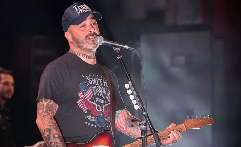Aaron Lewis Blames Politics for Industry Silence