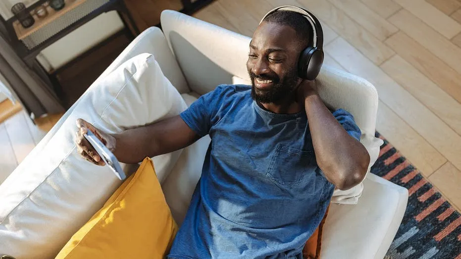 The Annoying Side of Online Videos: AI, Mics, and Fake Podcasts