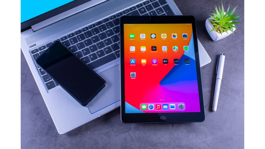 Refurbished Apple Gear: Score Deals on MacBooks, iPads & Watches