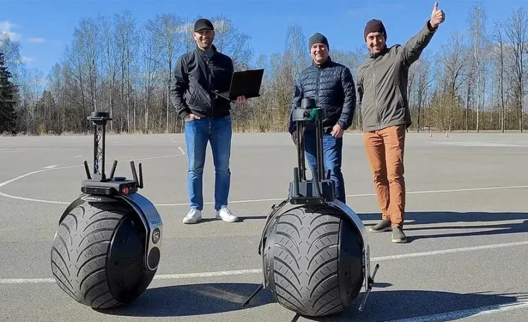 1Rollo: The One-Wheeled AI Robot Patrolling Your Property