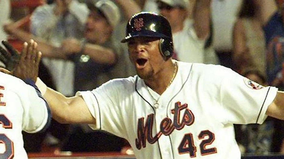 Butch Huskey, Last Mariner to Wear No. 42, Dies at 54