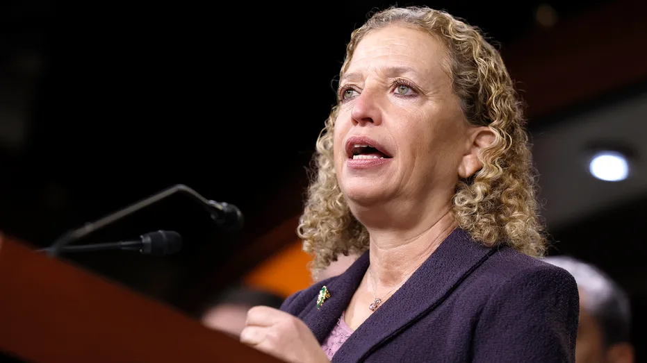 Wasserman Schultz Wins Florida Primary Amidst District Controversy