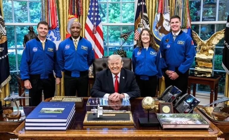 Trump to Award Space Medal to Artemis II Crew for Historic Lunar Voyage