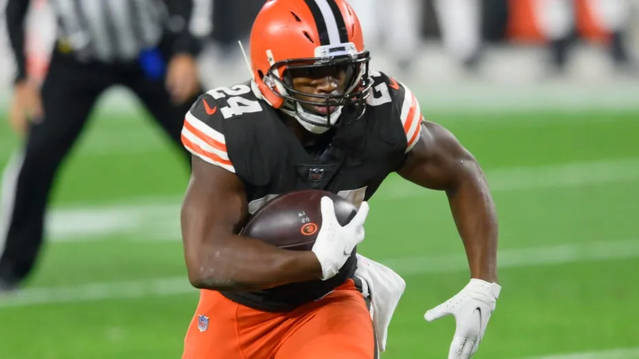 Nick Chubb Hangs Up Cleats, Retiring from NFL at 30