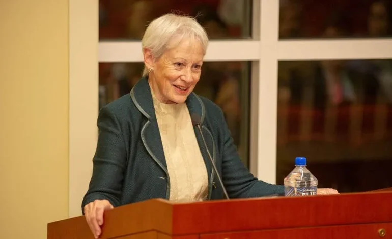 Nancy Kassebaum Baker, GOP Trailblazer and Senator, Dies at 94