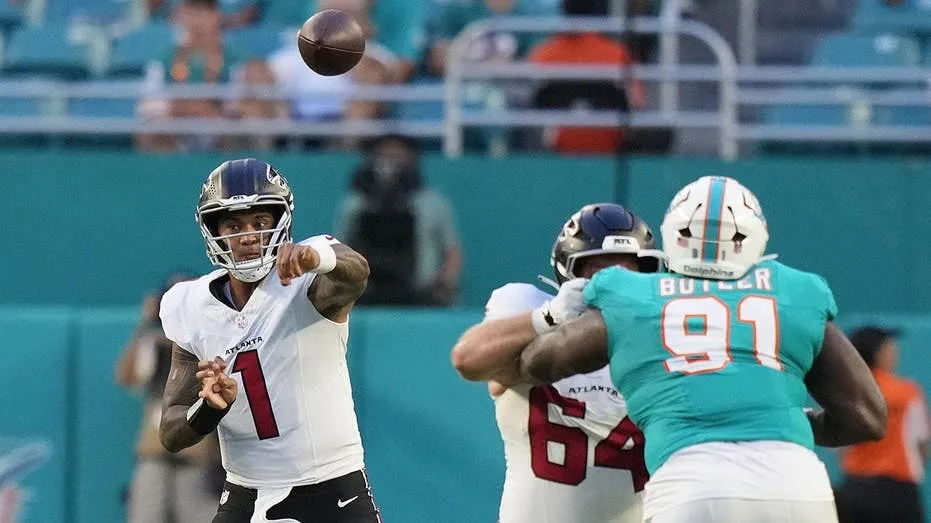 Tua Tagovailoa’s Return to Miami Met with Boos, Falcons QB Struggles