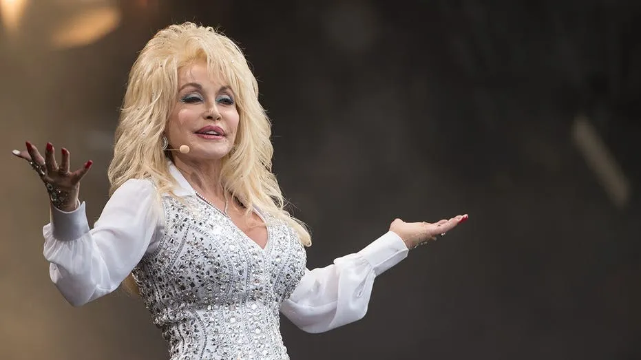Mississippi Mayor Questions Honoring Dolly Parton With Flag Lowering